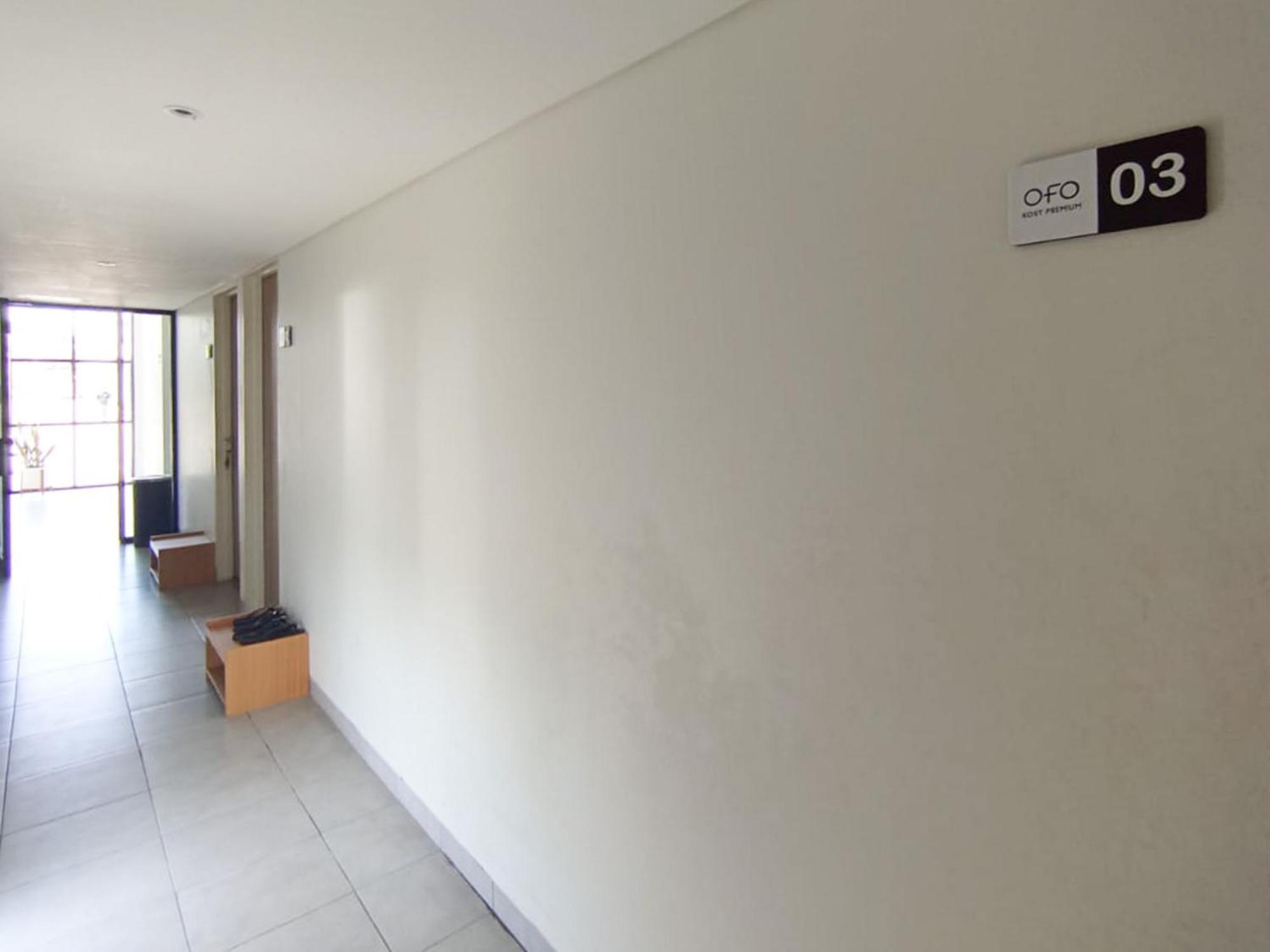 Hotel Ofo Kost Premium Kampung Inggris Pare Syariah Mitra Reddoorz Esterno foto