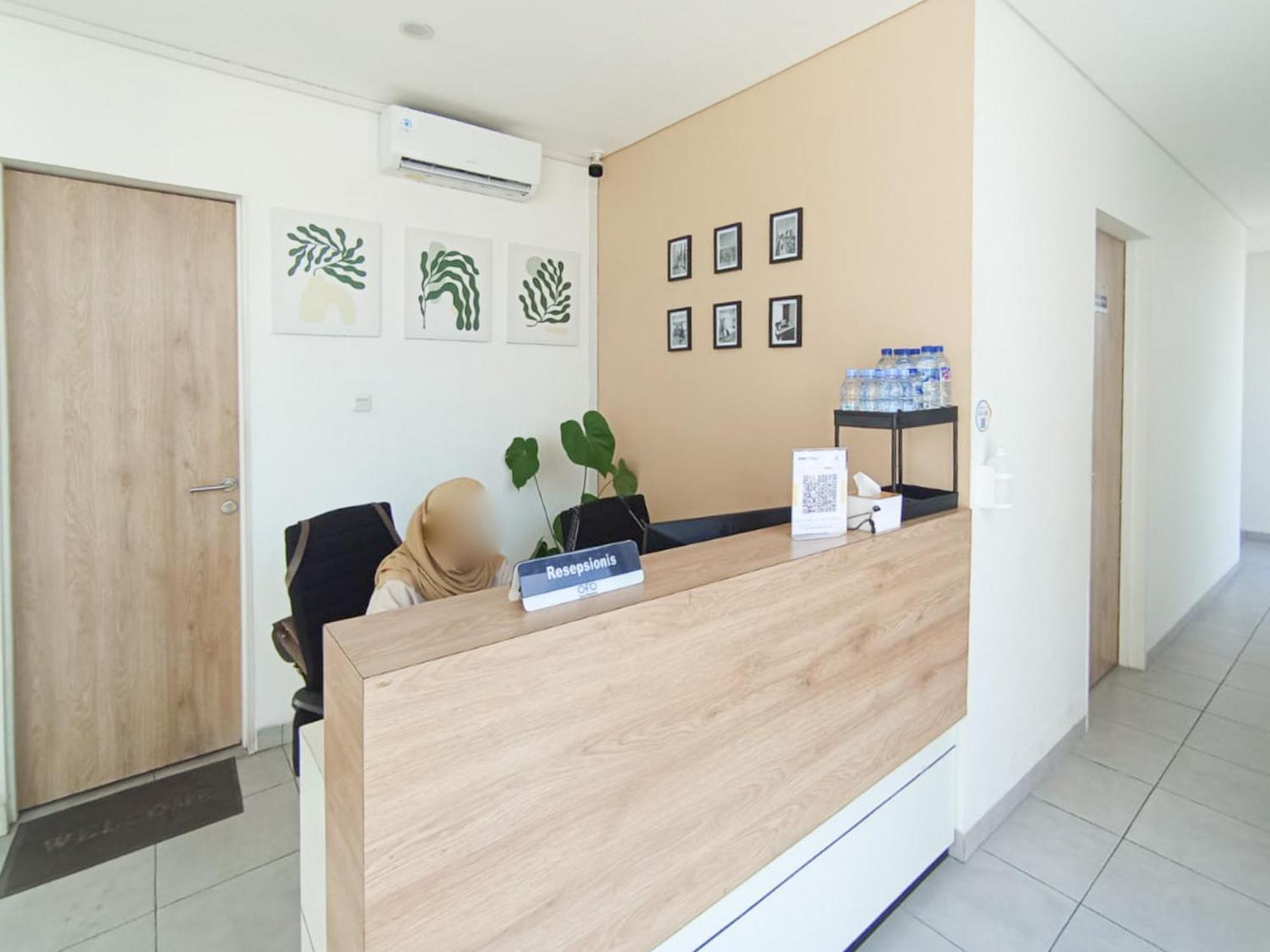 Hotel Ofo Kost Premium Kampung Inggris Pare Syariah Mitra Reddoorz Esterno foto
