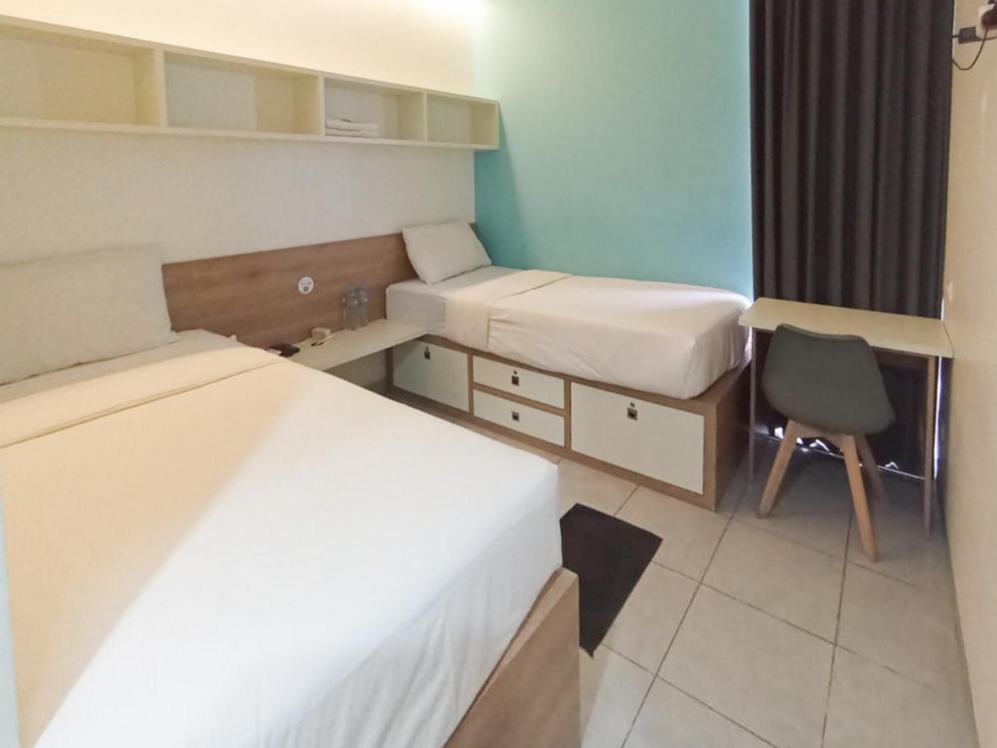 Hotel Ofo Kost Premium Kampung Inggris Pare Syariah Mitra Reddoorz Esterno foto