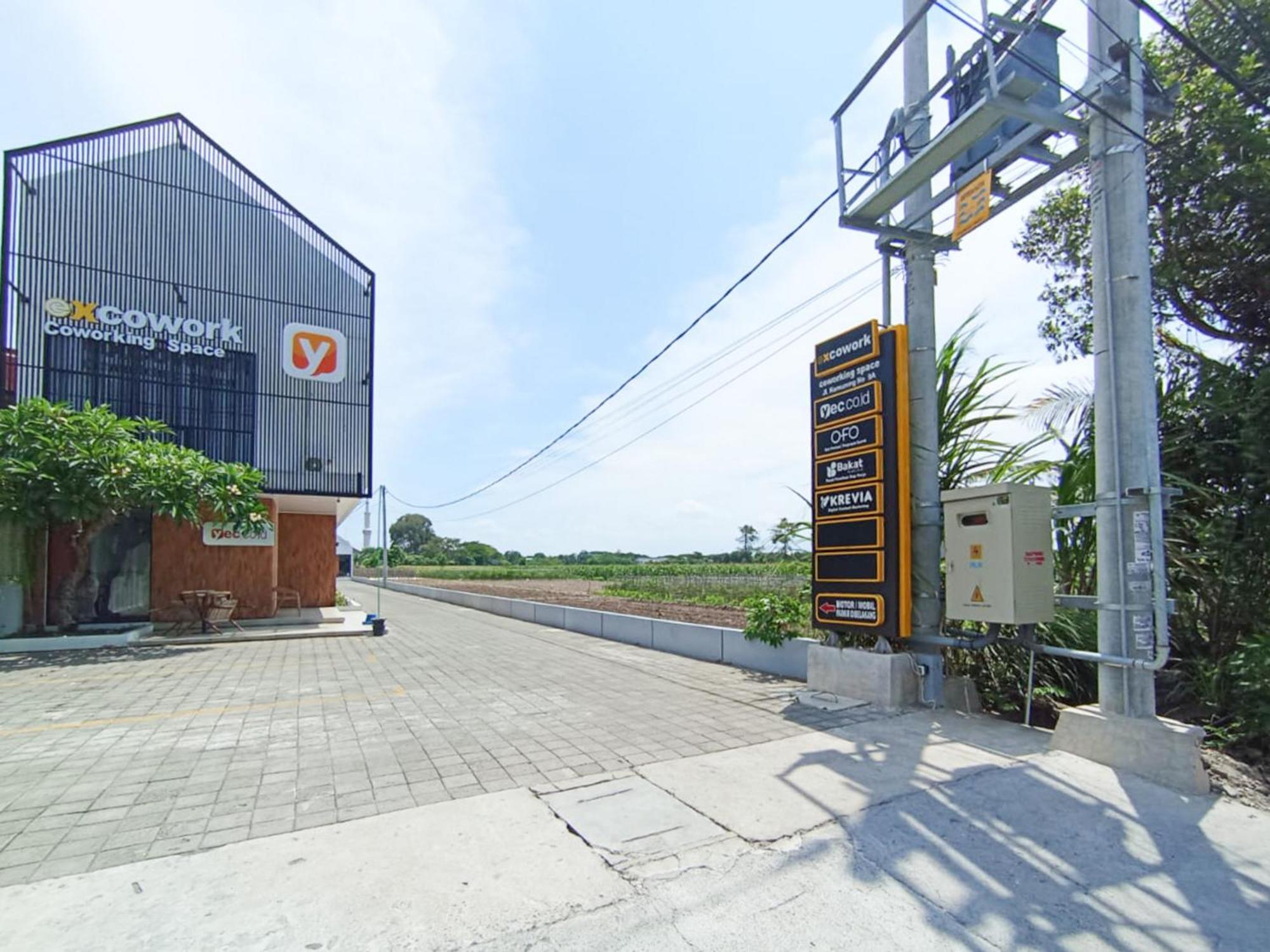 Hotel Ofo Kost Premium Kampung Inggris Pare Syariah Mitra Reddoorz Esterno foto