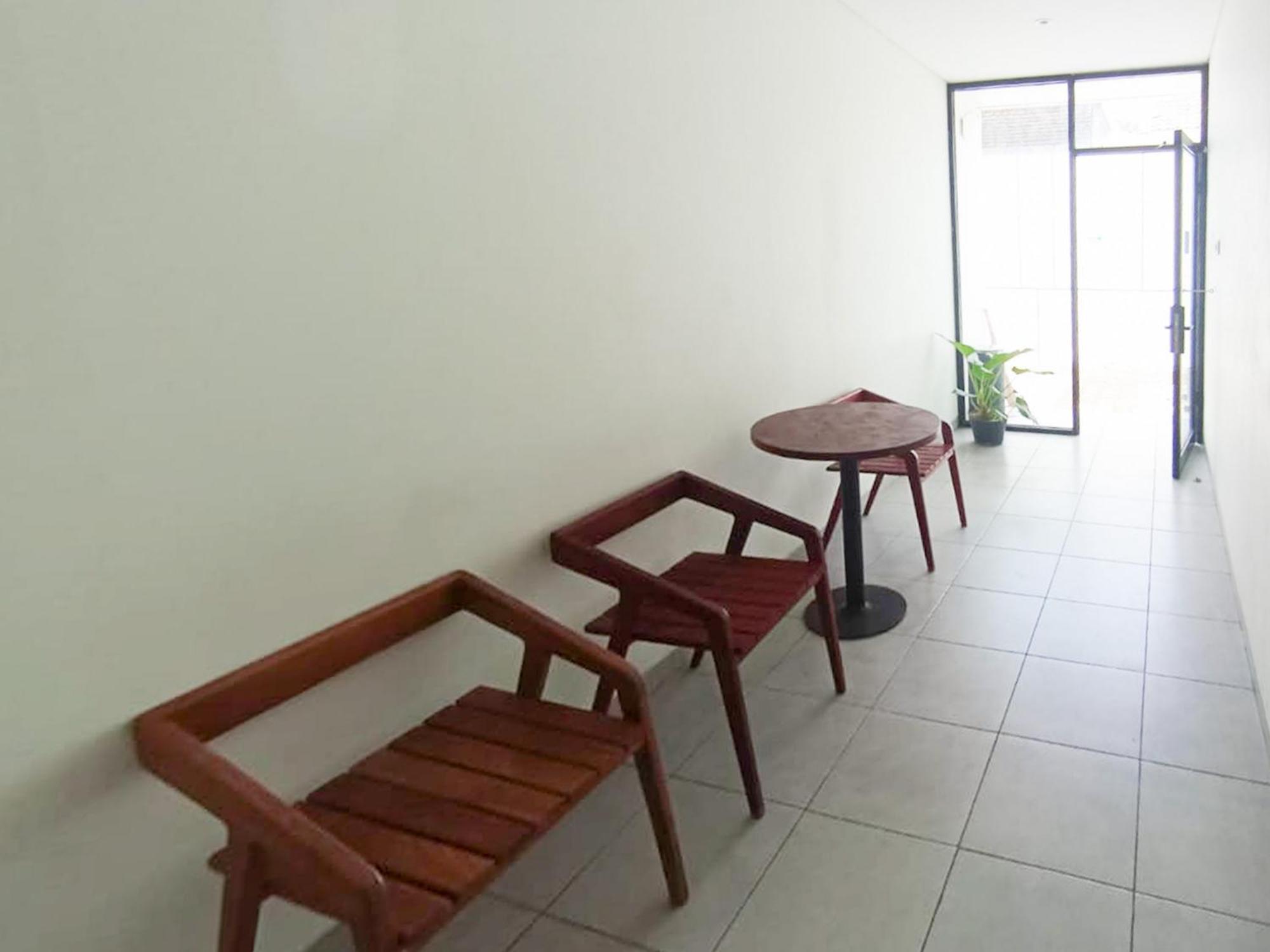 Hotel Ofo Kost Premium Kampung Inggris Pare Syariah Mitra Reddoorz Esterno foto