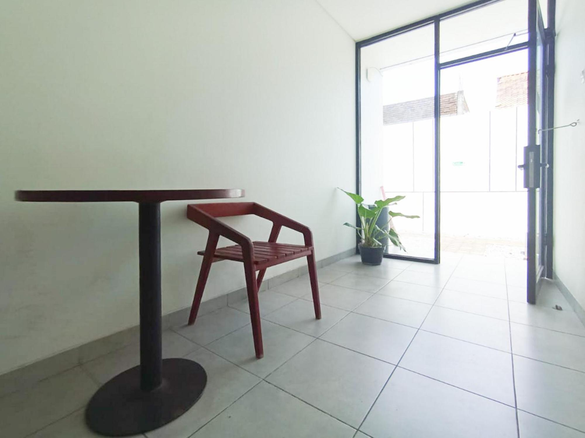Hotel Ofo Kost Premium Kampung Inggris Pare Syariah Mitra Reddoorz Esterno foto